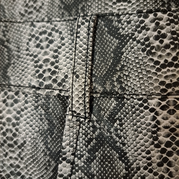 ASOS Collusion Snake Print Skirt Women's Size 10 P U Faux Leather Short Mini - Picture 5 of 10